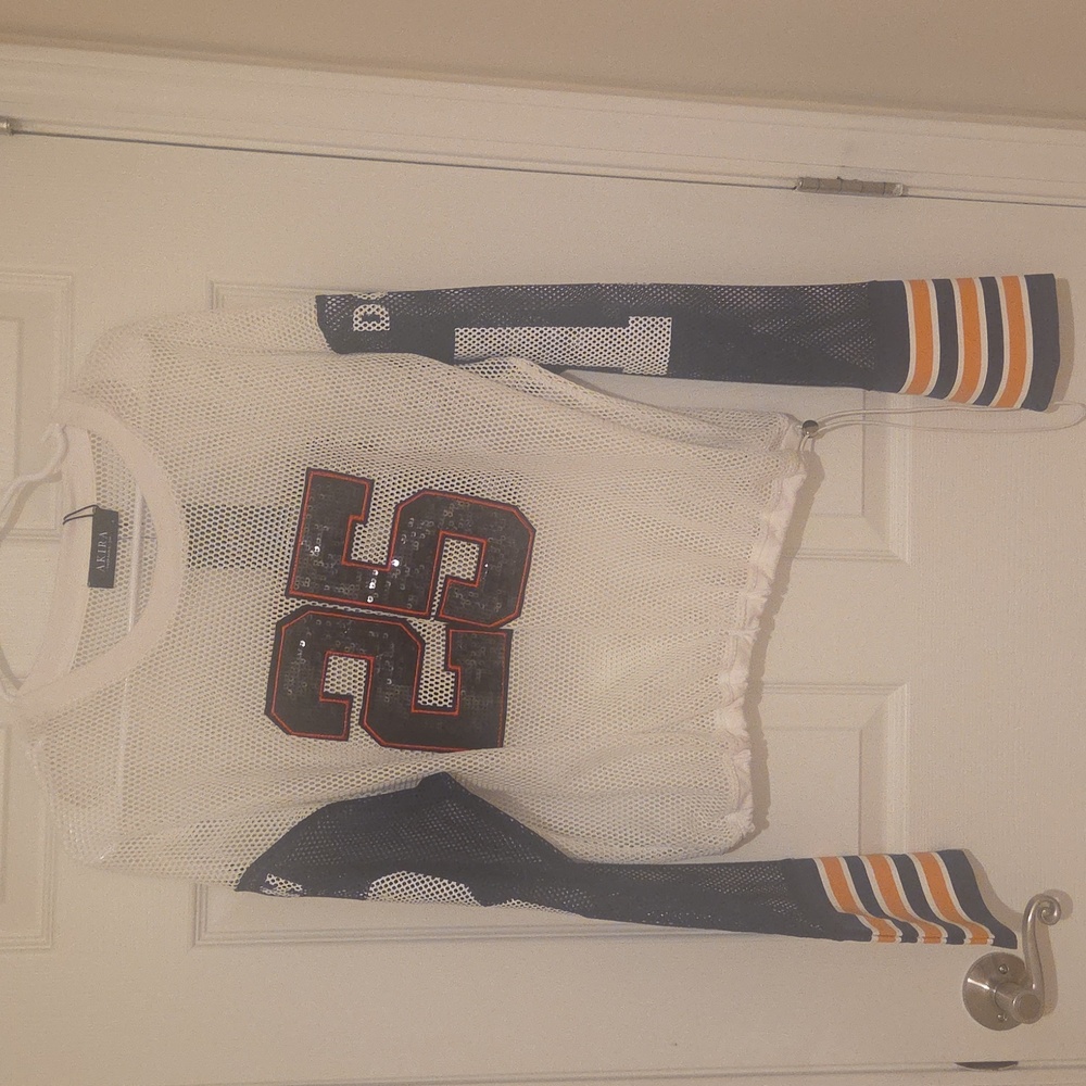 WINNERS EVERYWHERE TOP - L Akira